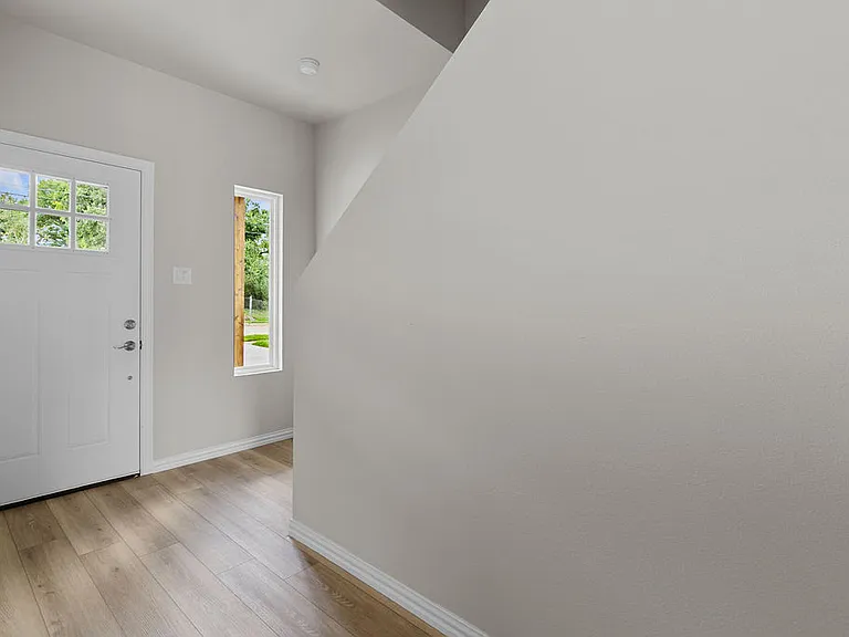 3329 Eastland St — Photo 20