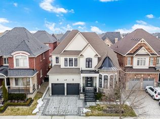 4 Spain Cres, Brampton, ON L6P4G8