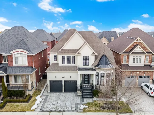 4 Spain Cres, Brampton, ON L6P 4G8