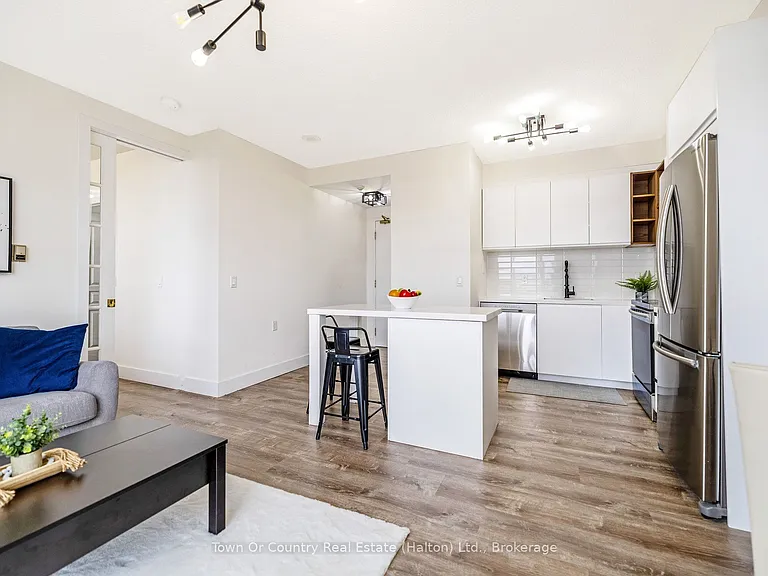 200 Burnhamthorpe Rd E #1309 — Photo 3