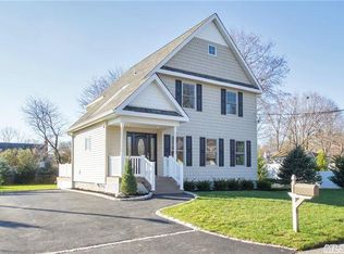 6 Bristol St, Huntington, NY 11743
