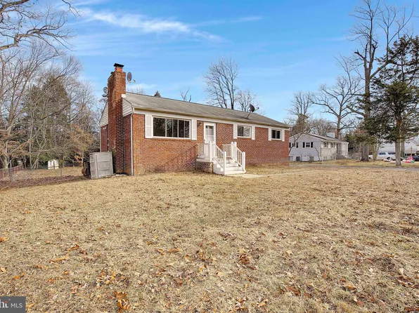 9202 Surratts Manor Dr, Clinton, MD 20735