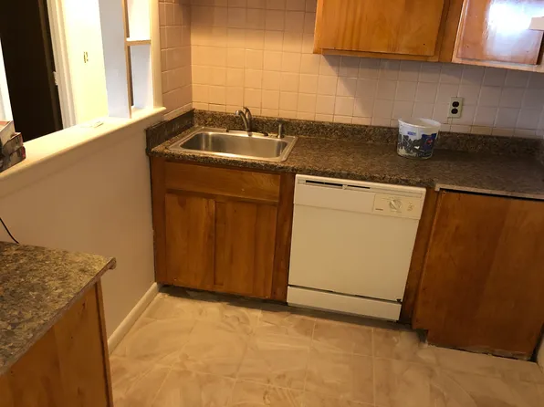 220 Central St APT 4, Stoneham, MA 02180