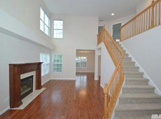 12 Alexandra Dr, Middle Island, NY 11953