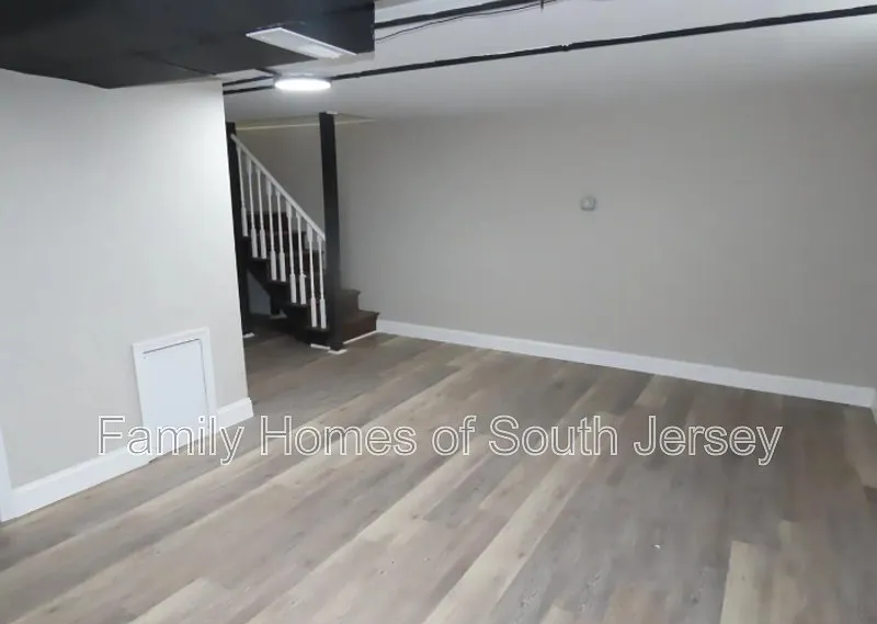 3 bed, 2.0 bath, 1225 sqft, $1,900 — Photo 3