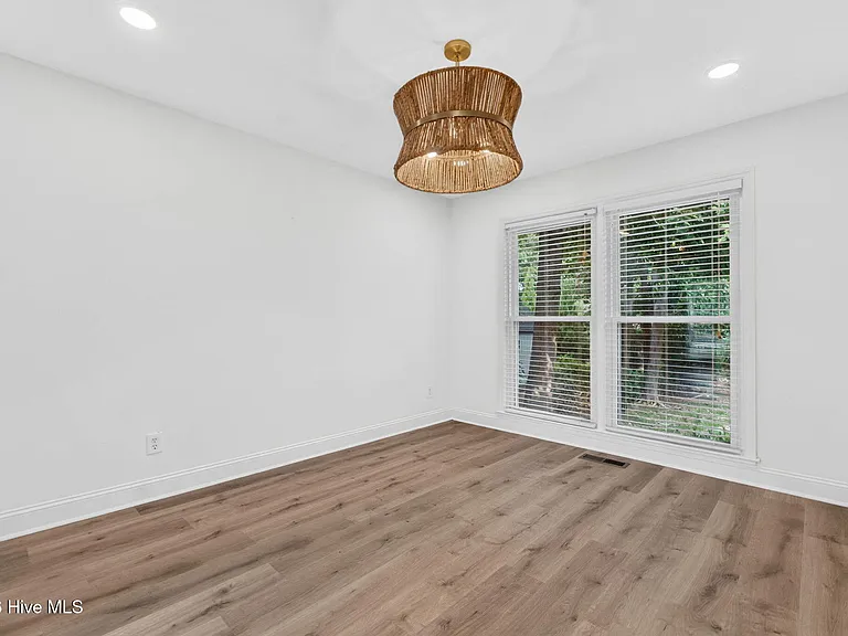 8305 Bald Eagle Ln — Photo 18