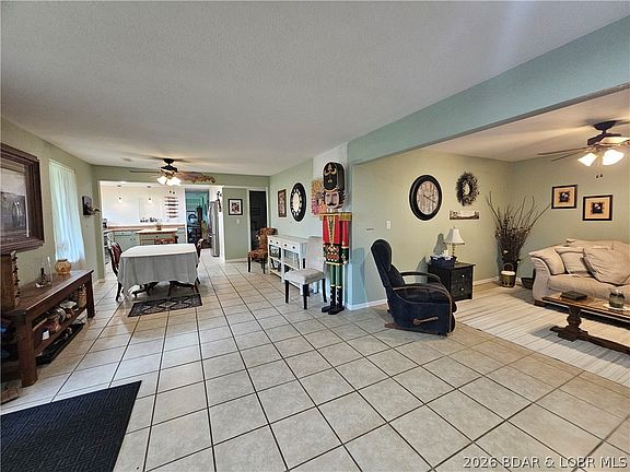 5th image of 1014 Railroad Pond Rd