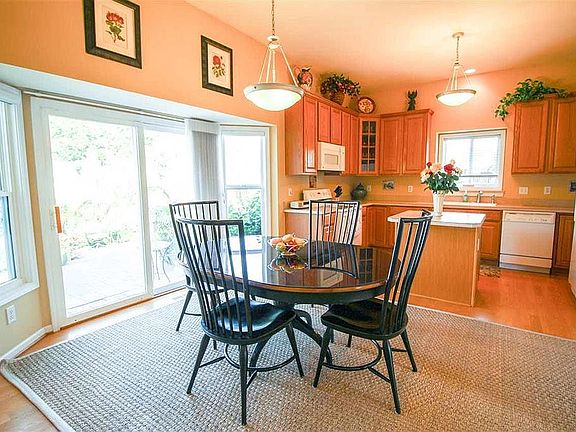 5th image of 9141 Woodridge Dr