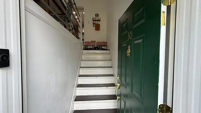 30 Holly St — Photo 3