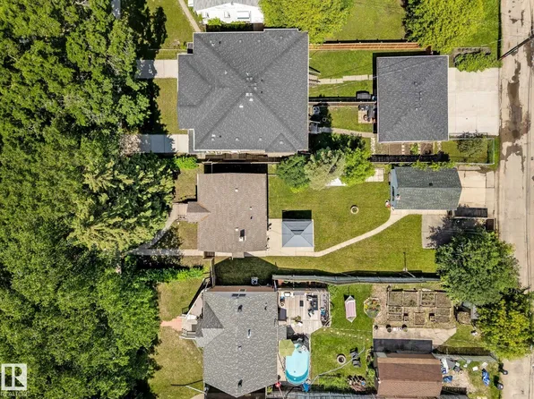 11727 129th St NW, Edmonton, AB T5M 0Y8