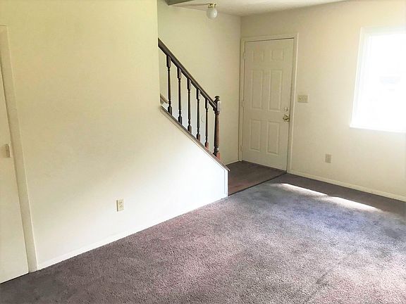 3rd image of 810 Jackson Ln #810