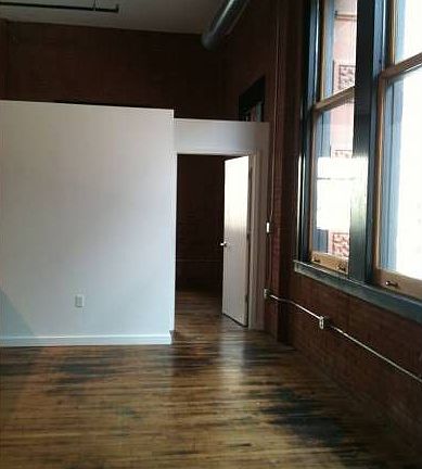 LIVING/DINING AREA