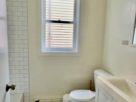 5th image of 162 John St Floor 2