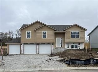 21016 E 8th St S, Independence, MO 64056