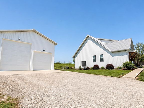 4th image of 4 Locust Ln