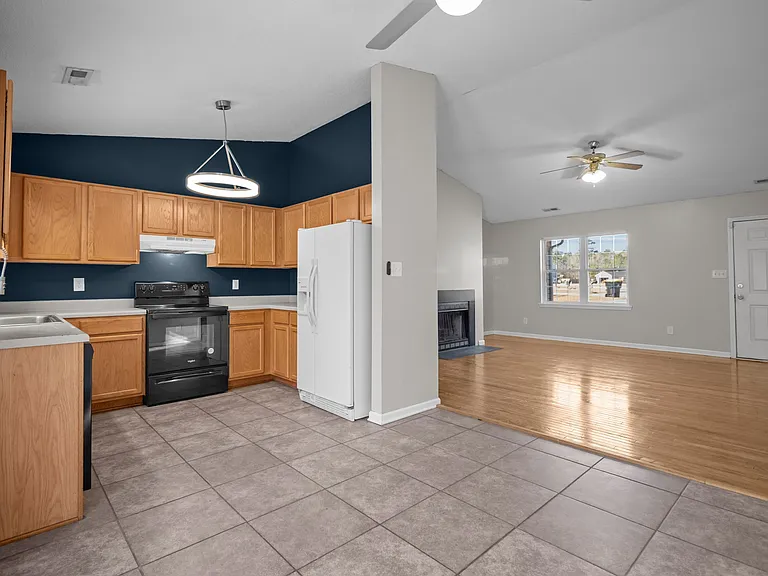 218 Winterberry Ct — Photo 6