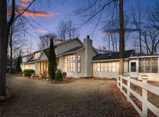 9177 Shady Ln, Lakeside, MI 49116