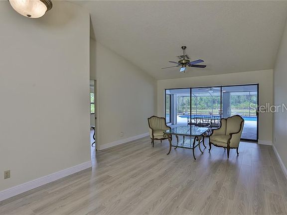 4th image of 2033 Berry Roberts Dr