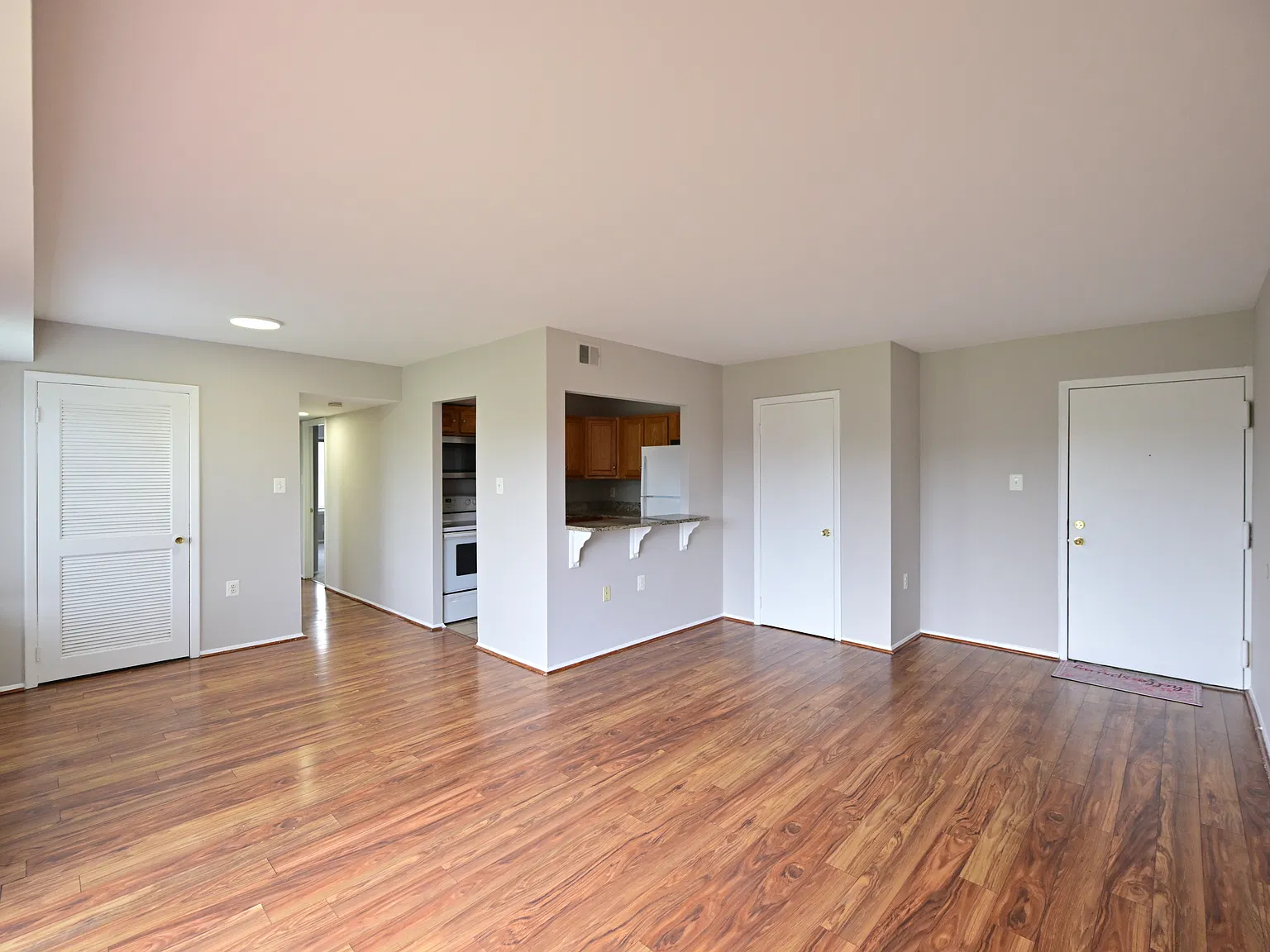 2 bed, 936 sqft, $1,650 — Photo 3