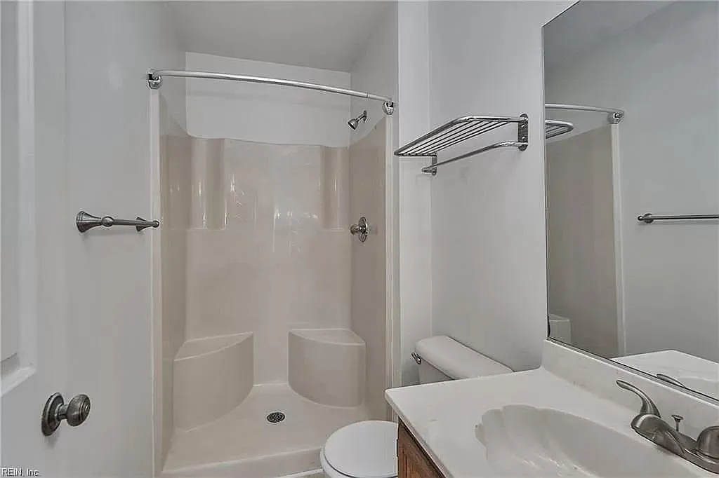 3 bed, 2.5 bath, 1460 sqft, $2,125 — Photo 4
