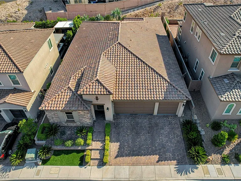 3943 Reyes Ave — Photo 77