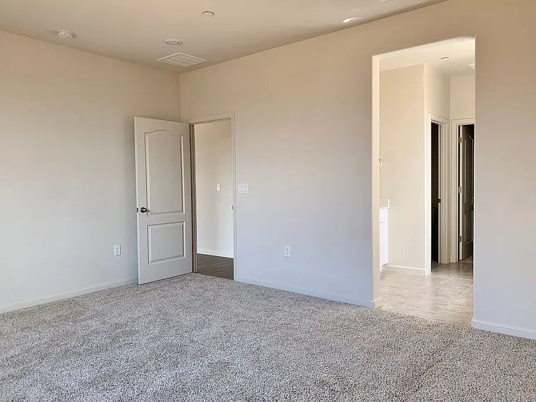 2070 Wildflower Dr — Photo 6