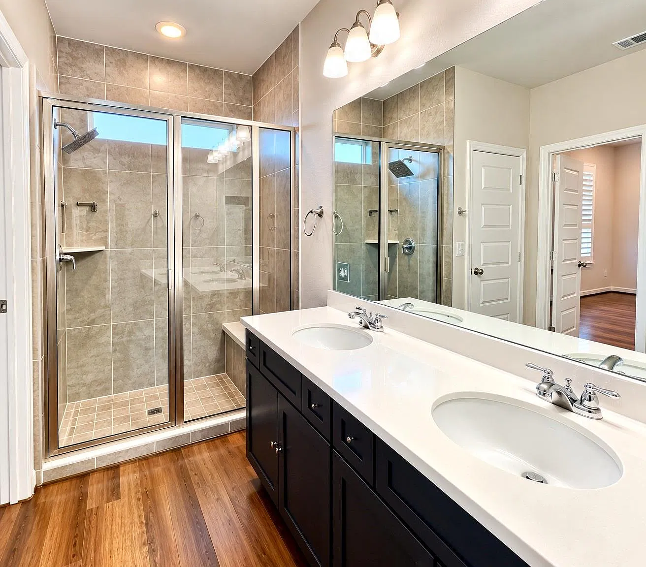 3 bed, 2.0 bath, 1867 sqft, $2,500 — Photo 3