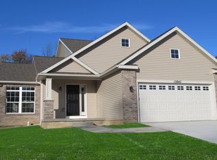 692 Pinewood Dr, Grass Lake, MI