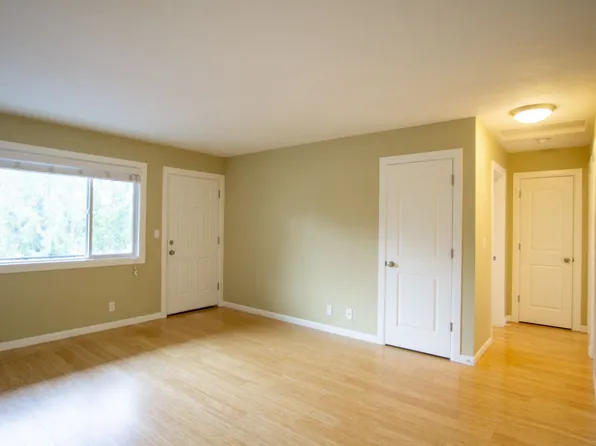 2nd-Floor Corner 2-Bdr in St. Johns Ready Now!, 7528 N Ida Ave, Portland, OR 97203
