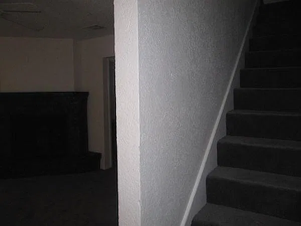 2 bed, 1.5 bath, 1040 sqft, $1,475 — Photo 2