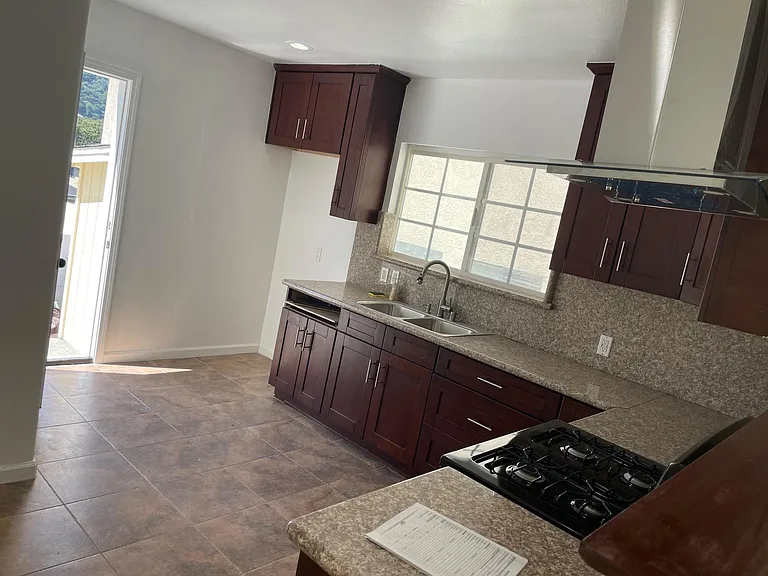 10056-1 Tujunga Canyon Blvd — Photo 2