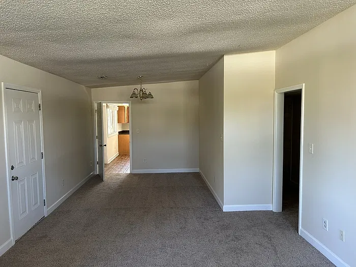 3 bed, 1.5 bath, 1290 sqft, $1,375 — Photo 4