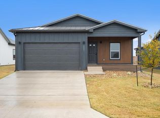 2027 Applewood Dr, Lockhart, TX 78644