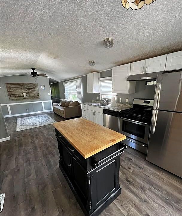 1st image of 21 Catalpa Ct
