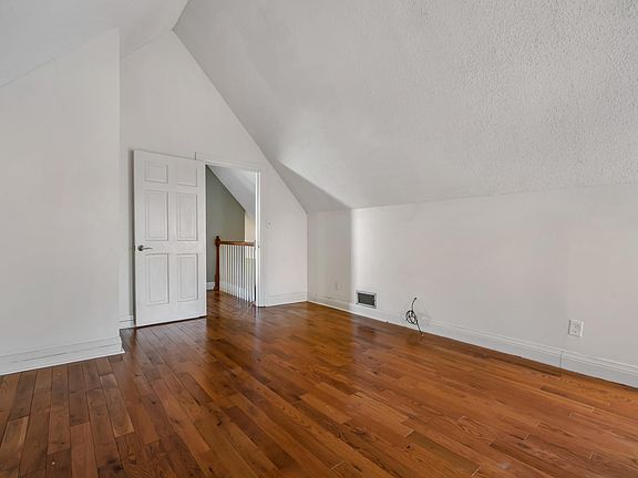 3rd image of 1008 Somerset Dr