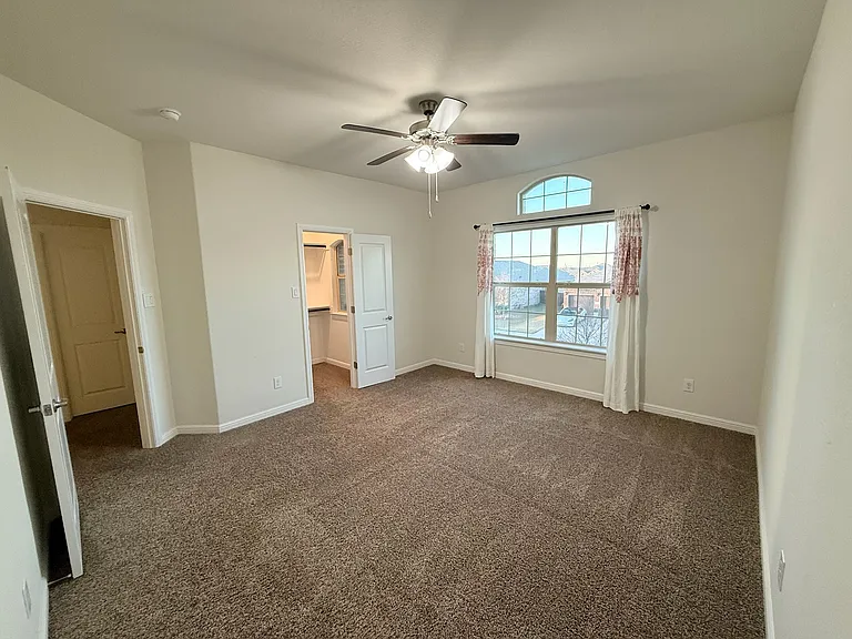 565 Lindisfarne Ln — Photo 26