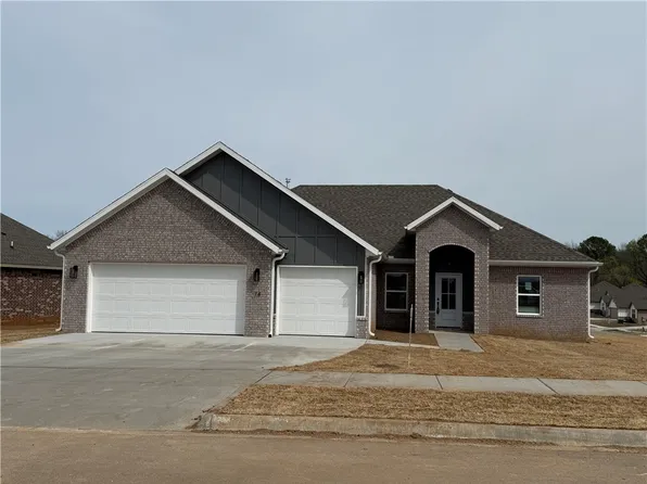 74 N Banner Ave, Farmington, AR 72730