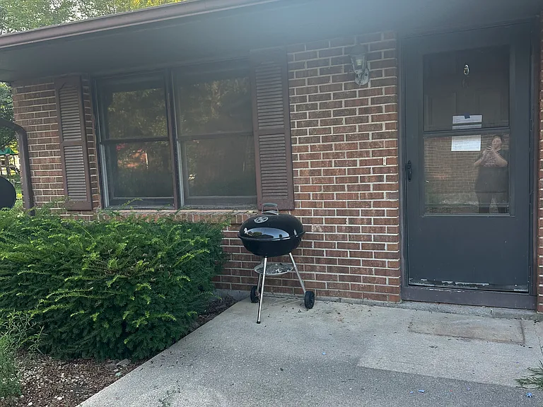 250 E Main St #6 — Photo 1