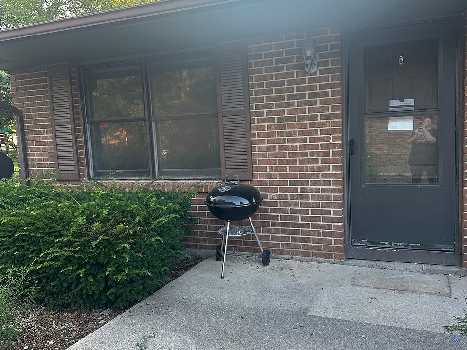 1st image of 250 E Main St #6