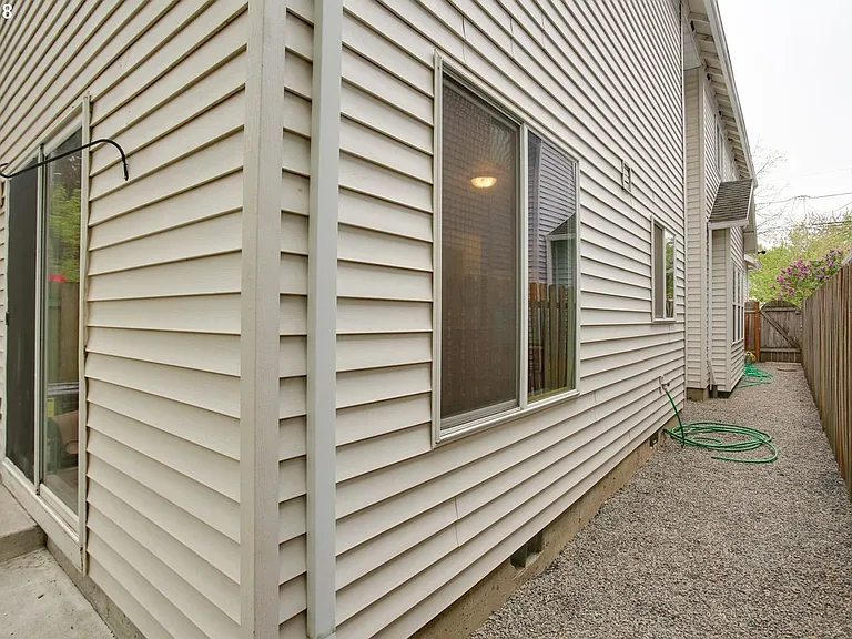 8800 N Drummond Ave — Photo 30