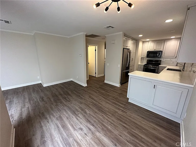 119 S Glassell St #B — Photo 37