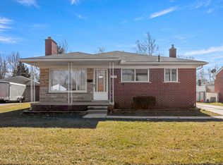 25593 Ridgeway St, Dearborn Heights, MI 48127