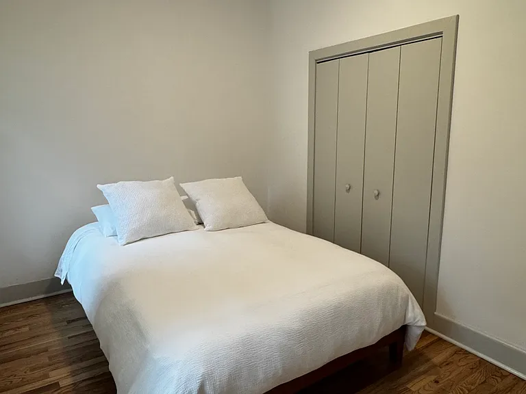 2028 N Oakley Ave #2R — Photo 4