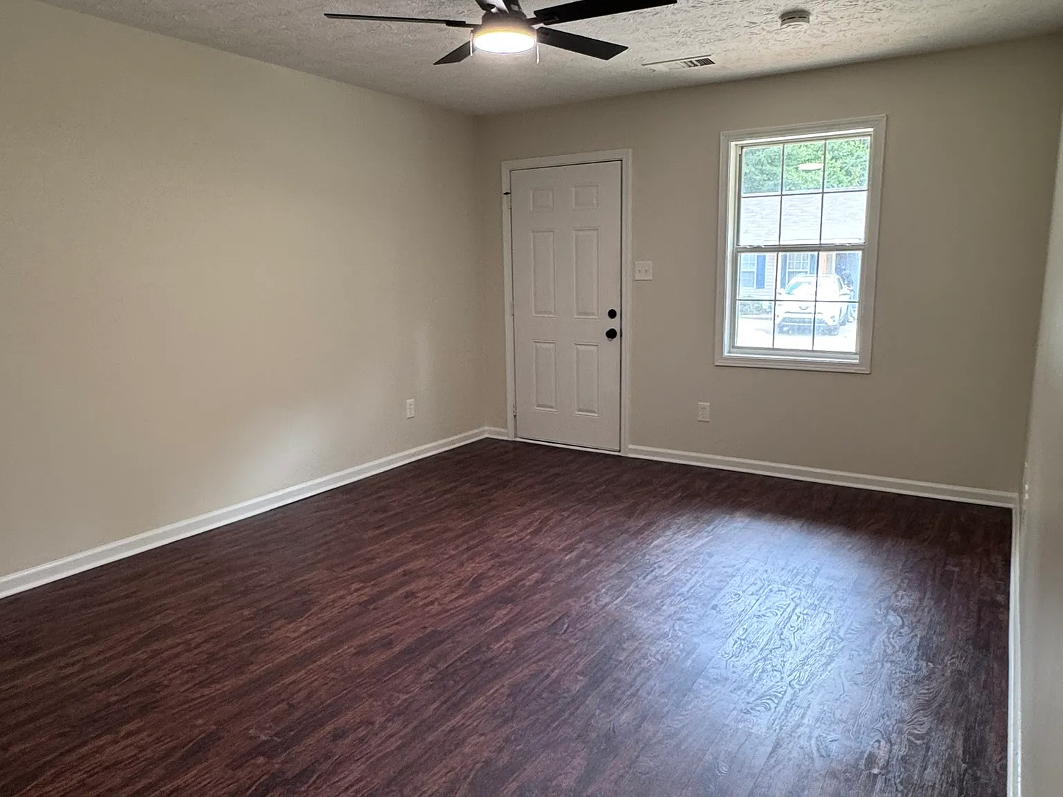 2 bed, 945 sqft, $1,300 — Photo 3