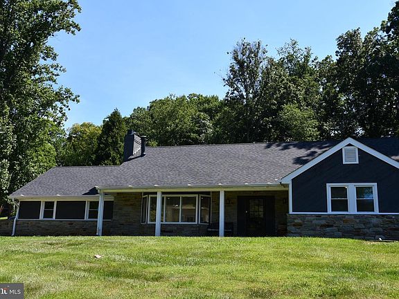 3rd image of 9 Rainbow Ct