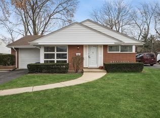 1147 Oxford Rd, Deerfield, IL 60015