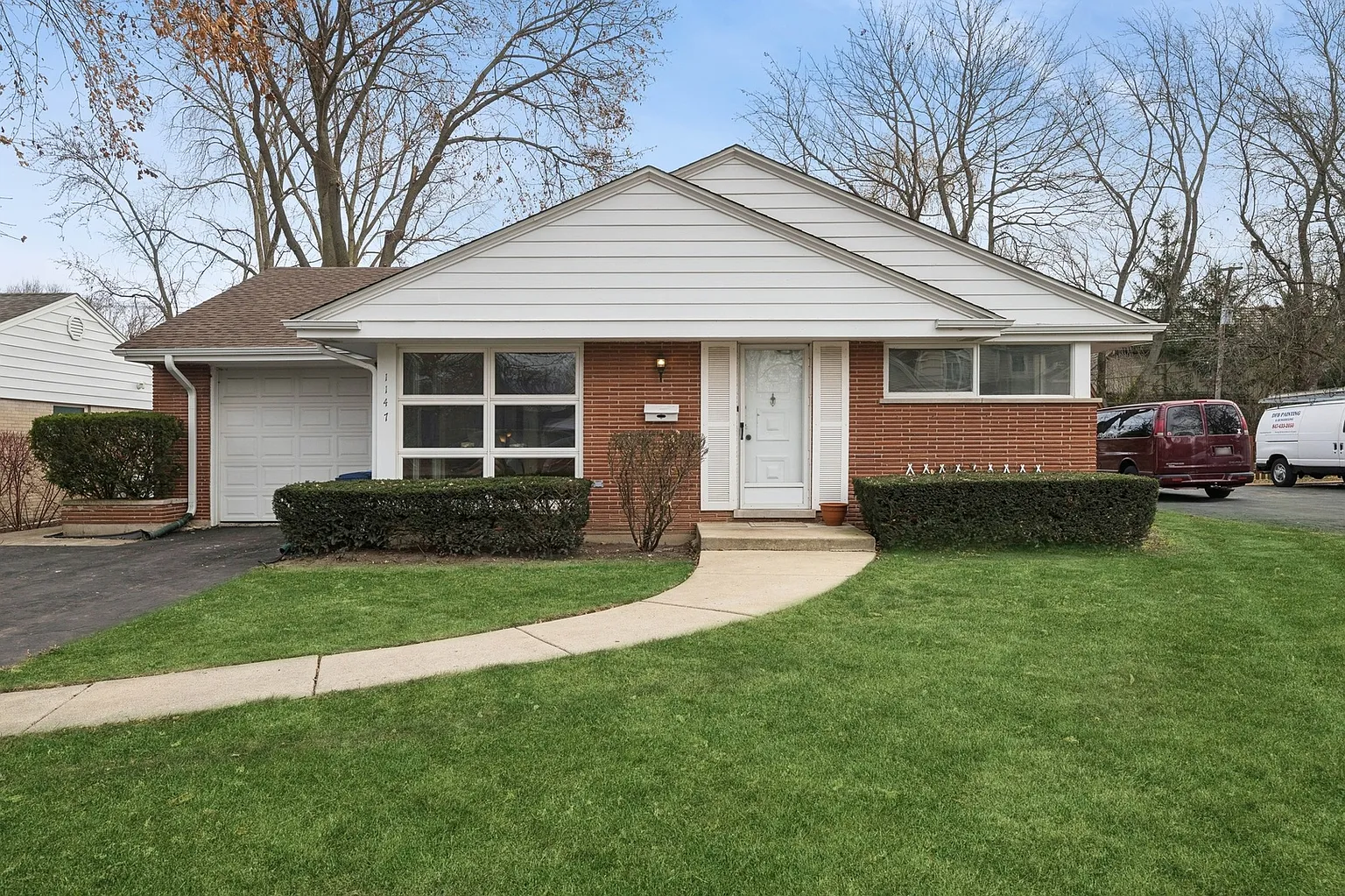 1147 Oxford Rd photo 1