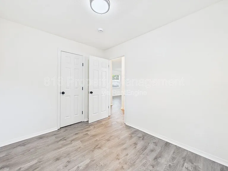 4910 Vista St — Photo 12