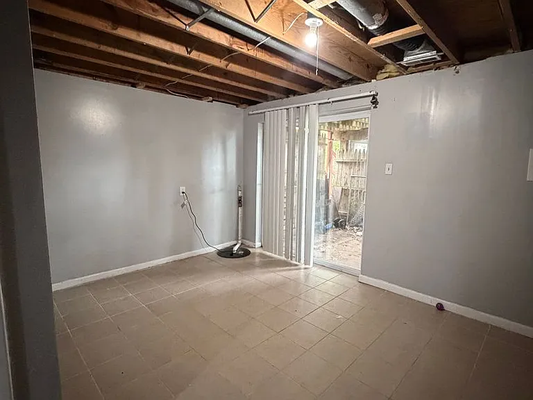 556 Burlington Ct — Photo 26