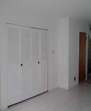 4th image of 581 Stewart Ave